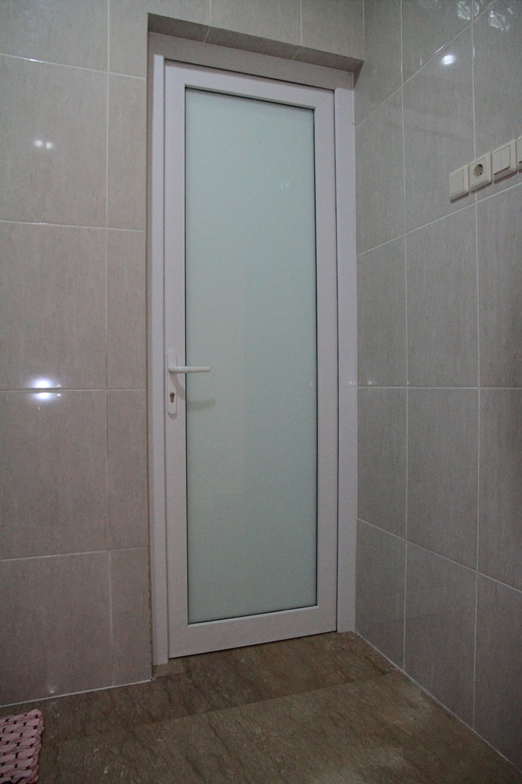 Pintu kamar mandi khusus