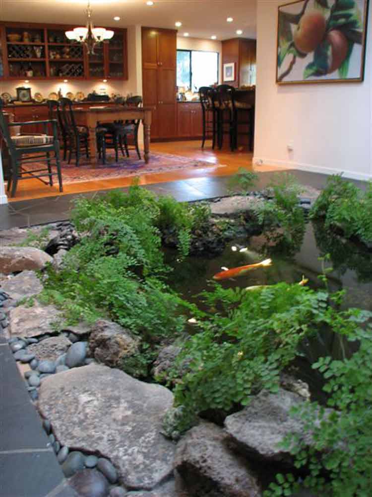 desain taman dan kolam ikan dalam rumah