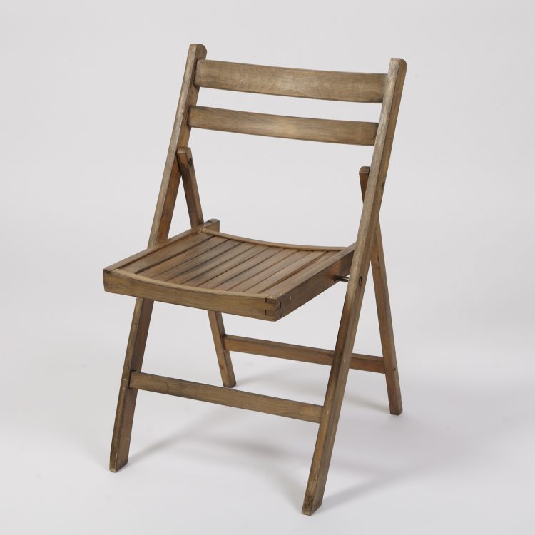 kursi lipat kayu kecil