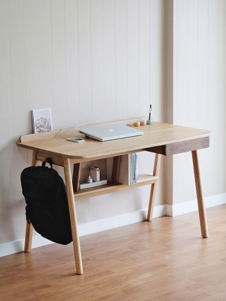 model meja belajar kayu minimalis