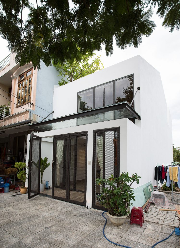 tampak depan rumah dengan desain minimalis modern