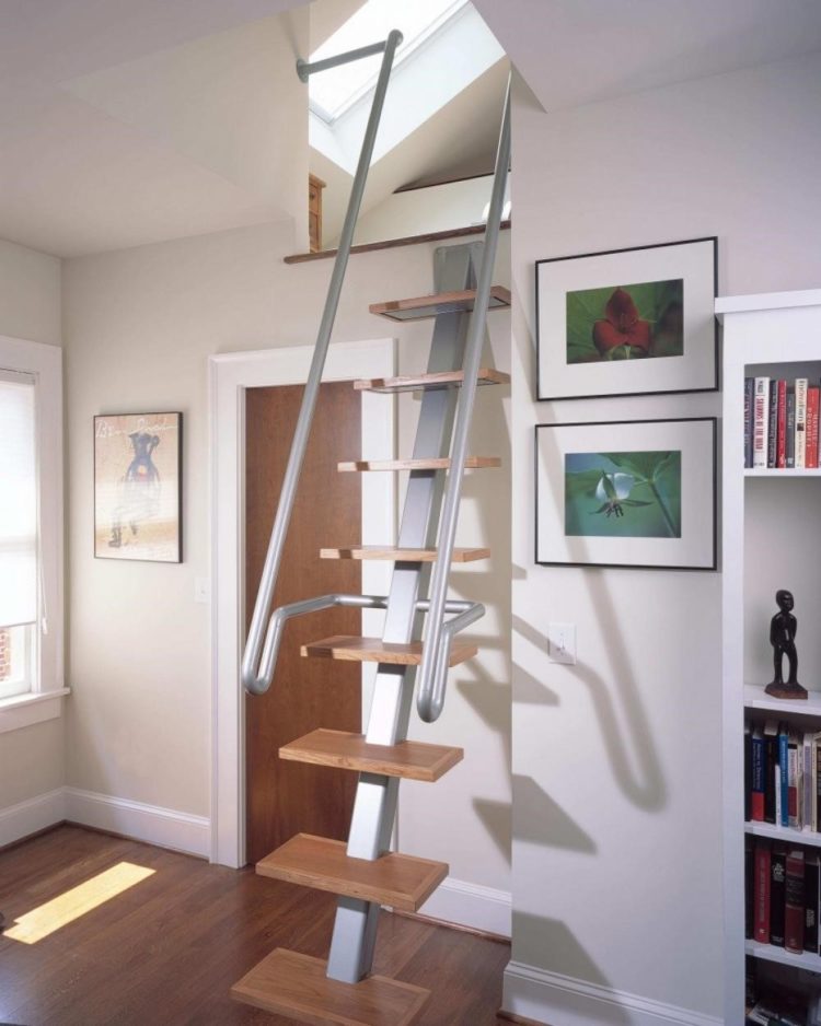 tangga kayu sederhana