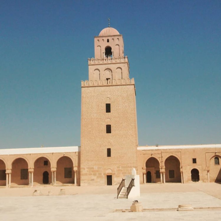 menara masjid di daerah kudus yang mirip dengan bangunan hindu dibangun oleh sunan