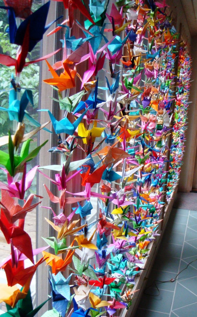 dekorasi hiasan jendela kelas dari kertas origami