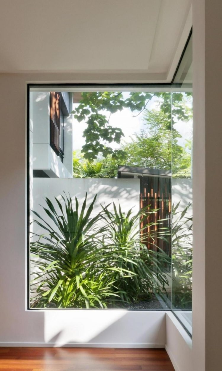 Kaca jendela rumah minimalis tanpa bingkai