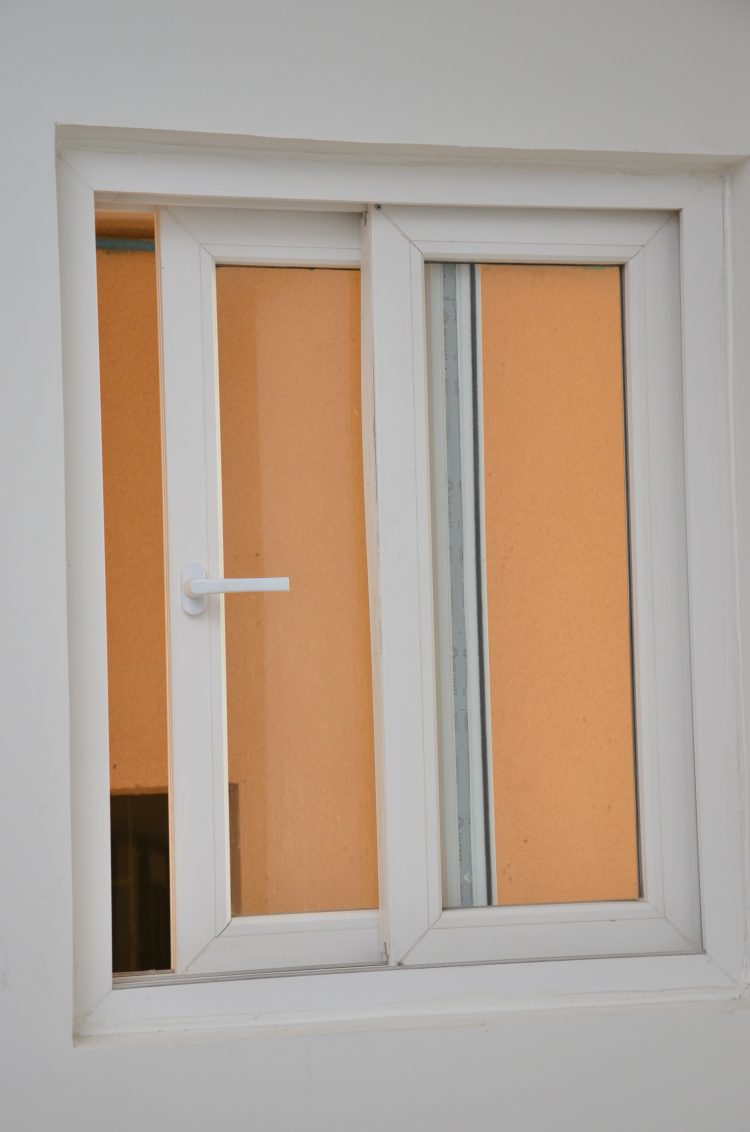 jendela kayu kisi kisi