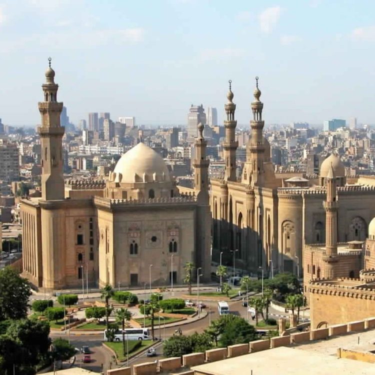 menara masjid berfungsi sebagai tempat