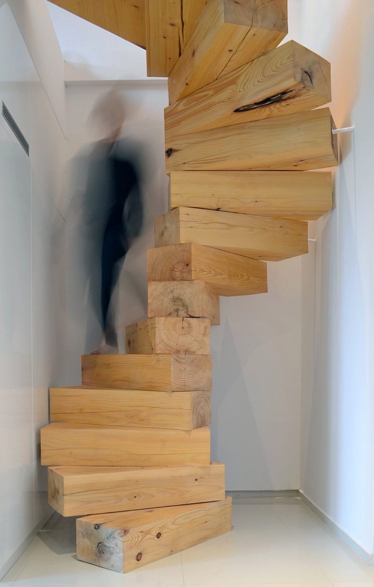 tangga kayu hiasan