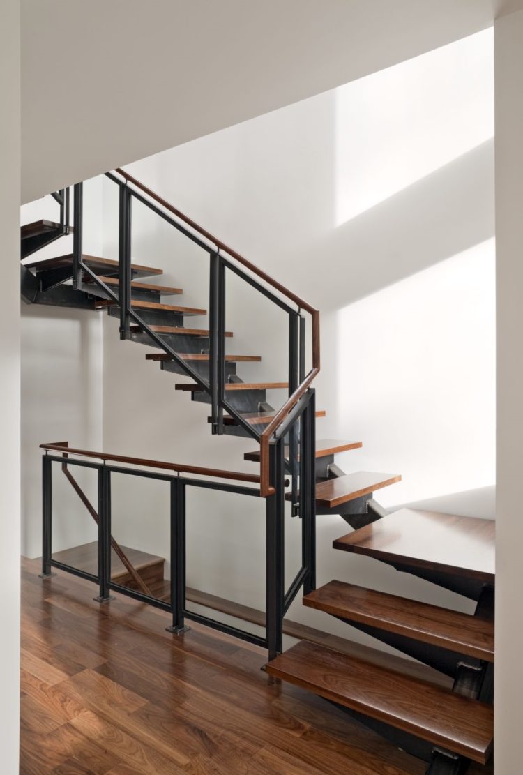 desain tangga minimalis di ruang tamu