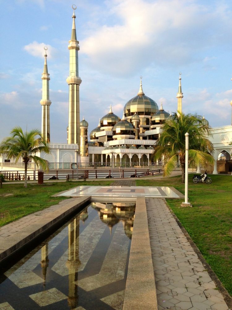 fungsi menara masjid banten