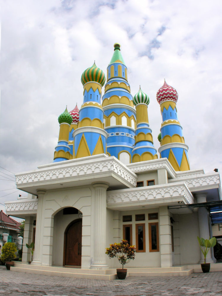 masjid menara eiffel
