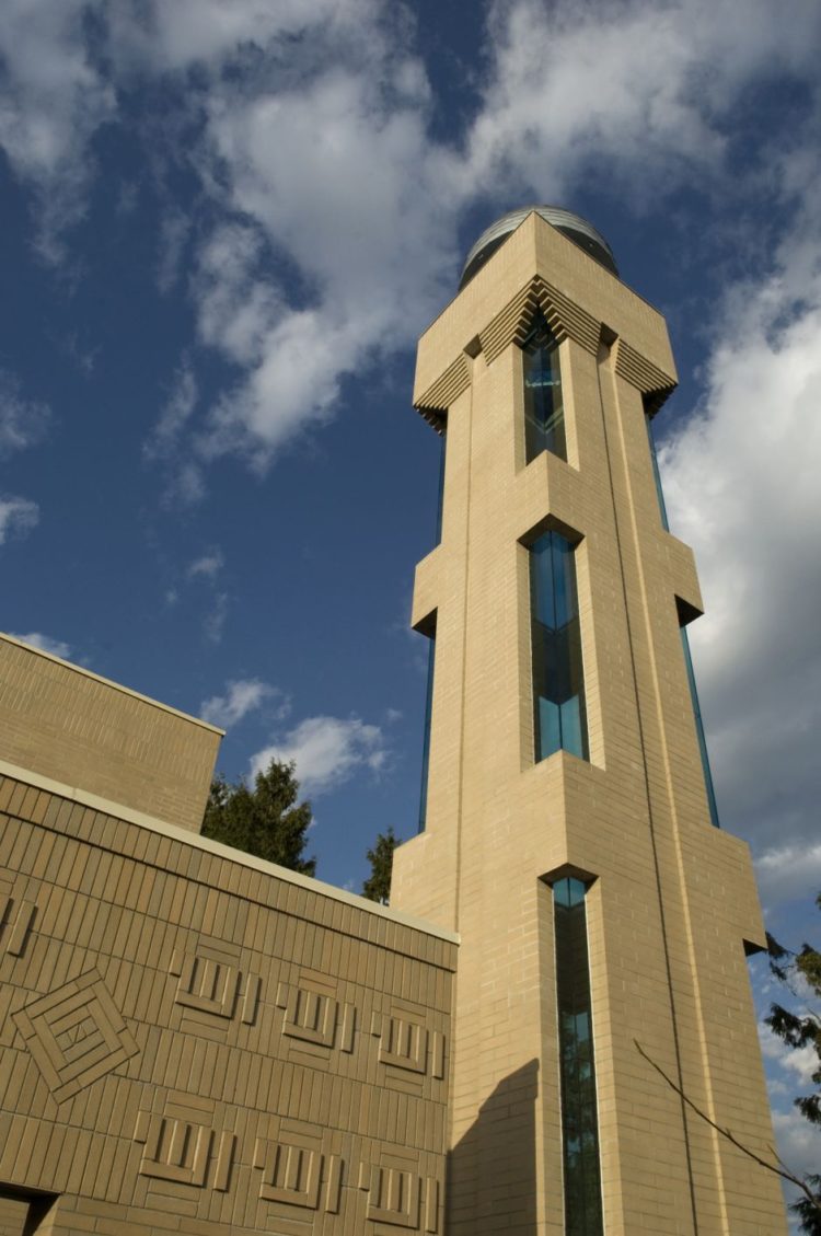 menara masjid kampus ugm